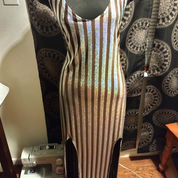 Sleeveless striped Dress - Picture 1 of 2